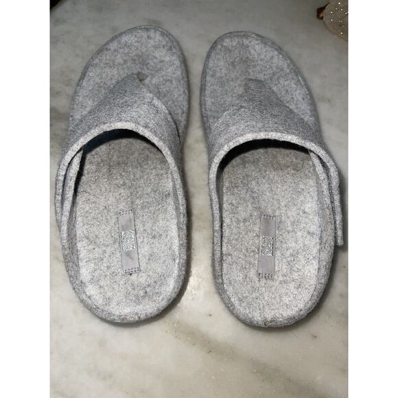 FitFlop size 8 Wobble board Gray Flannel Velcroe Closure Wedge Sandal Thong - Picture 2 of 10